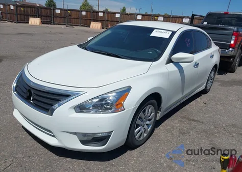 2015 Nissan Altima 2.5/2.5 S/2.5 Sl/2.5 Sv z USA, uszkodzony, nr VIN 1N4AL3AP3FC275643